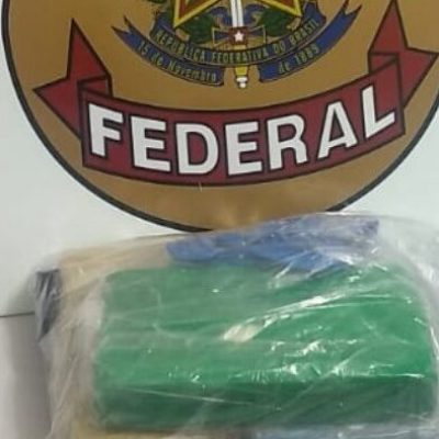 Mulher é presa após receber encomenda com 3 kg de cocaína via Correios