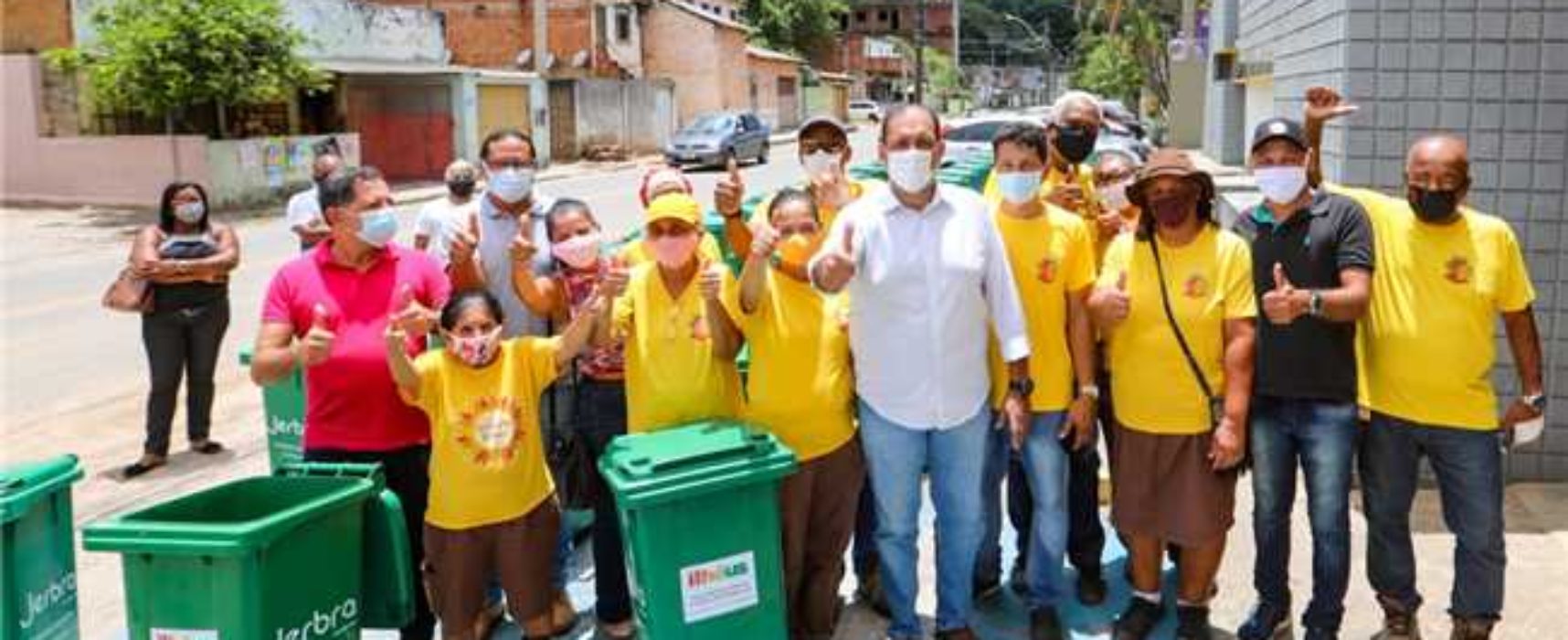 Prefeito Mário Alexandre entrega 45 novos carrinhos para equipes de varrição