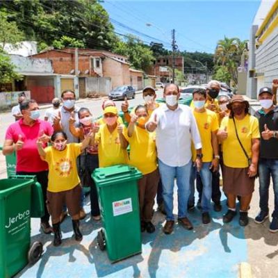 Prefeito Mário Alexandre entrega 45 novos carrinhos para equipes de varrição