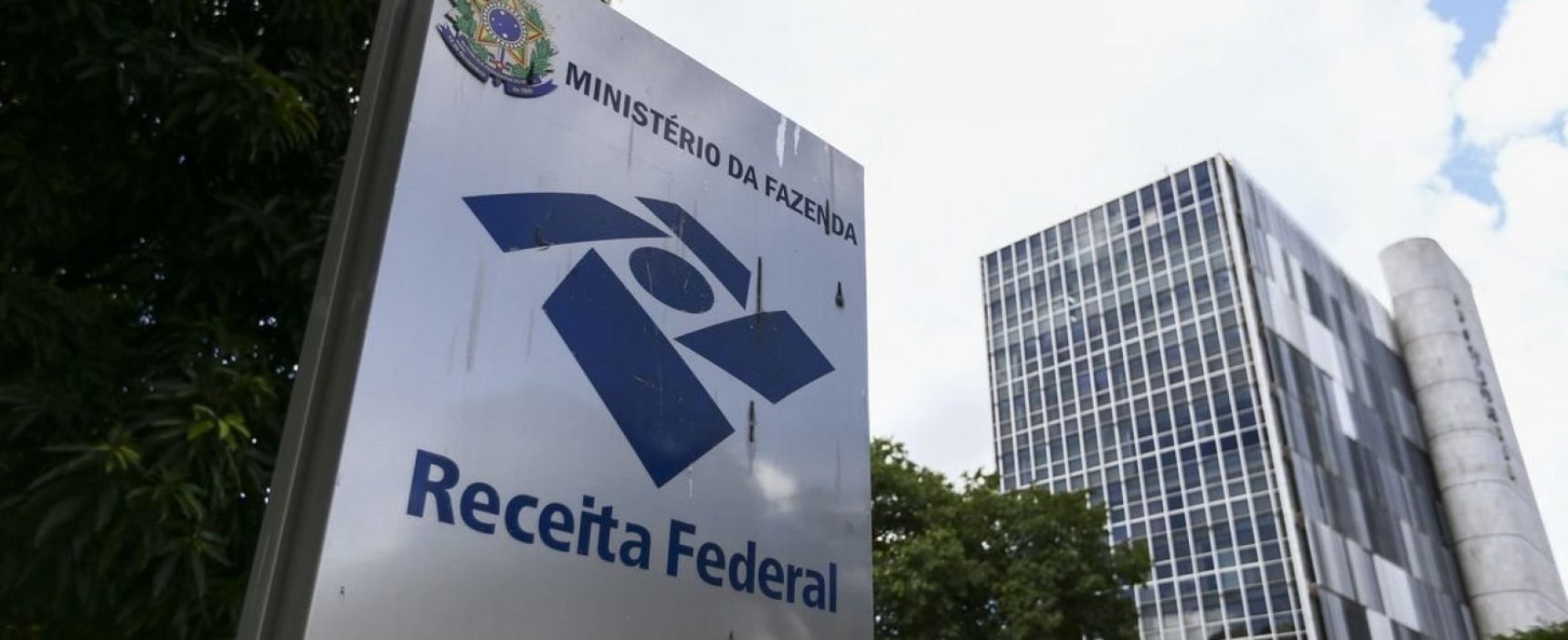 Promessa de Bolsonaro de ampliar faixa de isenção do IR custará R$ 74 bi aos cofres públicos
