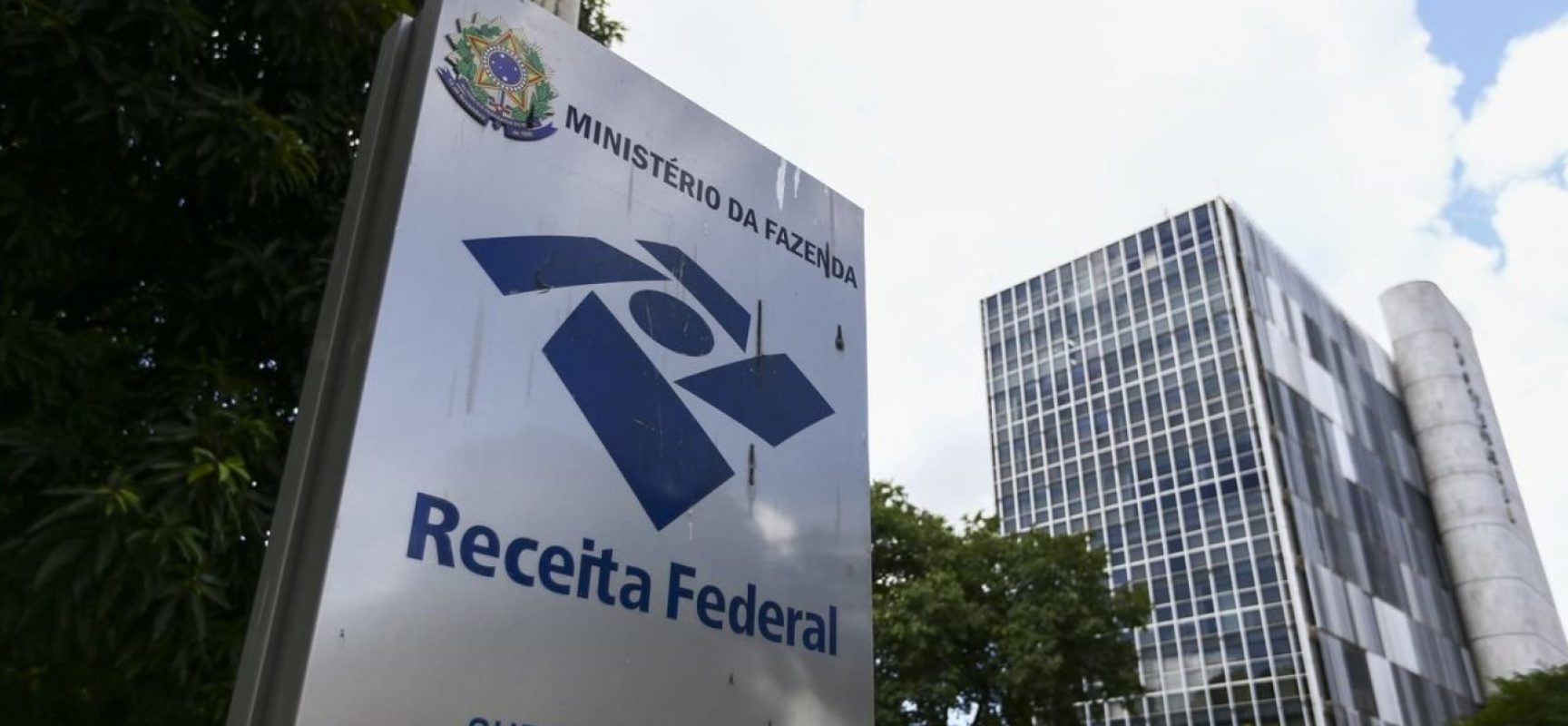 Promessa de Bolsonaro de ampliar faixa de isenção do IR custará R$ 74 bi aos cofres públicos