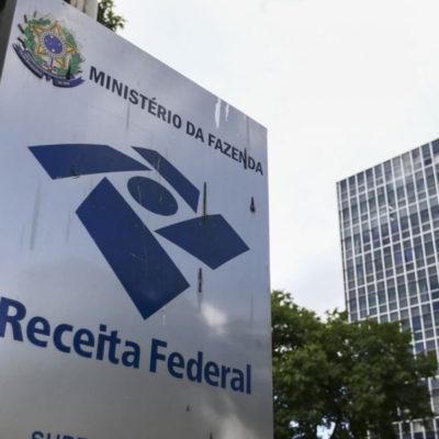 Promessa de Bolsonaro de ampliar faixa de isenção do IR custará R$ 74 bi aos cofres públicos