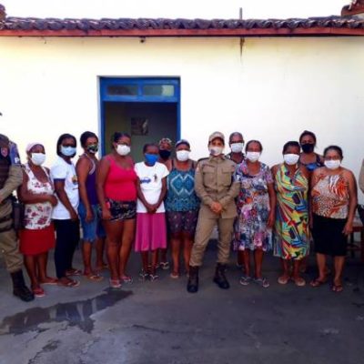 Ronda Maria da Penha de Jequié se reúne com mulheres lavadeiras