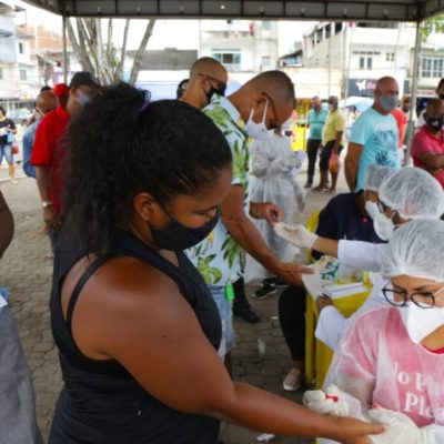 Secretaria de Saúde recomenda paciência a idosos e grupos de risco quanto à vacina contra Covid-19