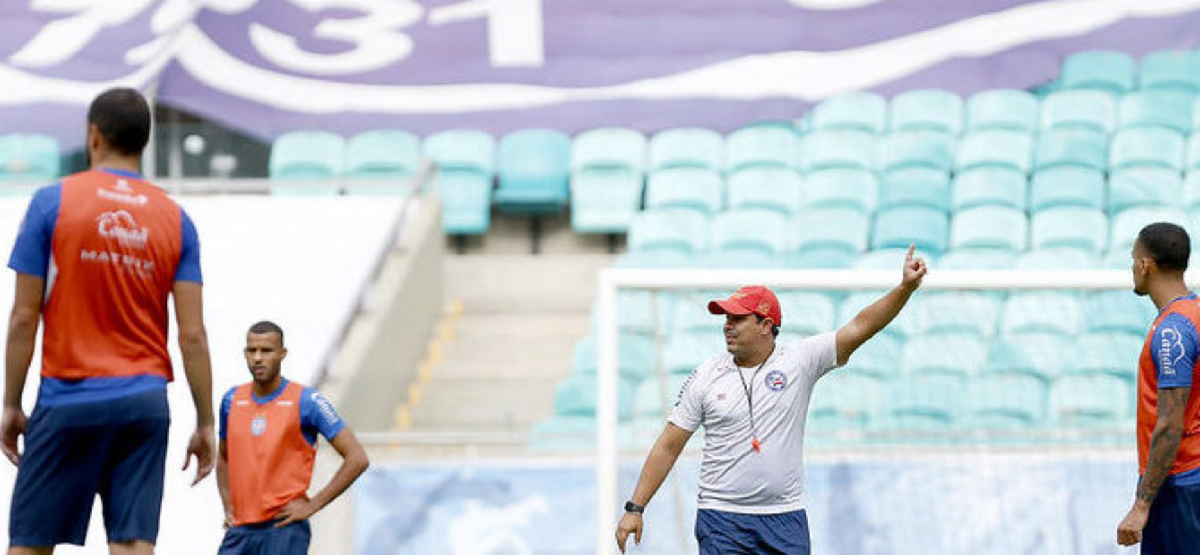 Tentando se afastar do Z-4, Bahia encara o fluminense na Arena Fonte Nova