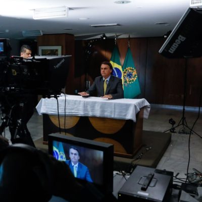 Bolsonaro diz que Brasil será autossuficiente na produção de vacinas