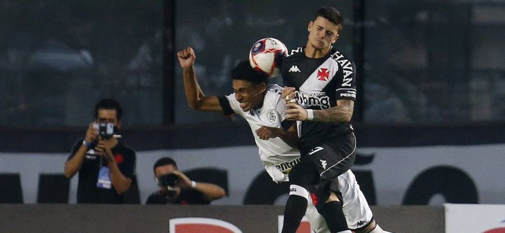 Botafogo e Vasco empatam em clássico em São Januário