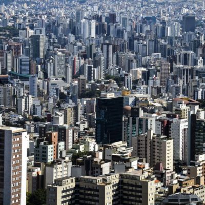 Com mais de 80% dos leitos de UTI ocupados, BH volta a fechar comércio