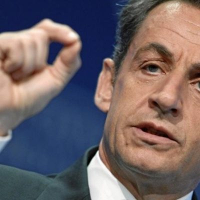 Ex-presidente da França, Nicolas Sarkozy é condenado a três anos de prisão