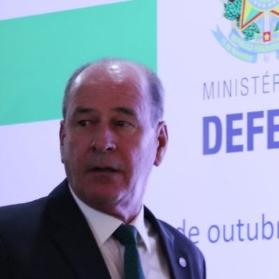 Fernando Azevedo e Silva, ministro da Defesa, anuncia que deixa o cargo
