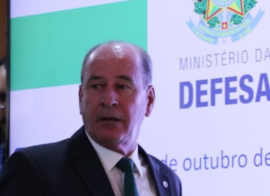 Fernando Azevedo e Silva, ministro da Defesa, anuncia que deixa o cargo