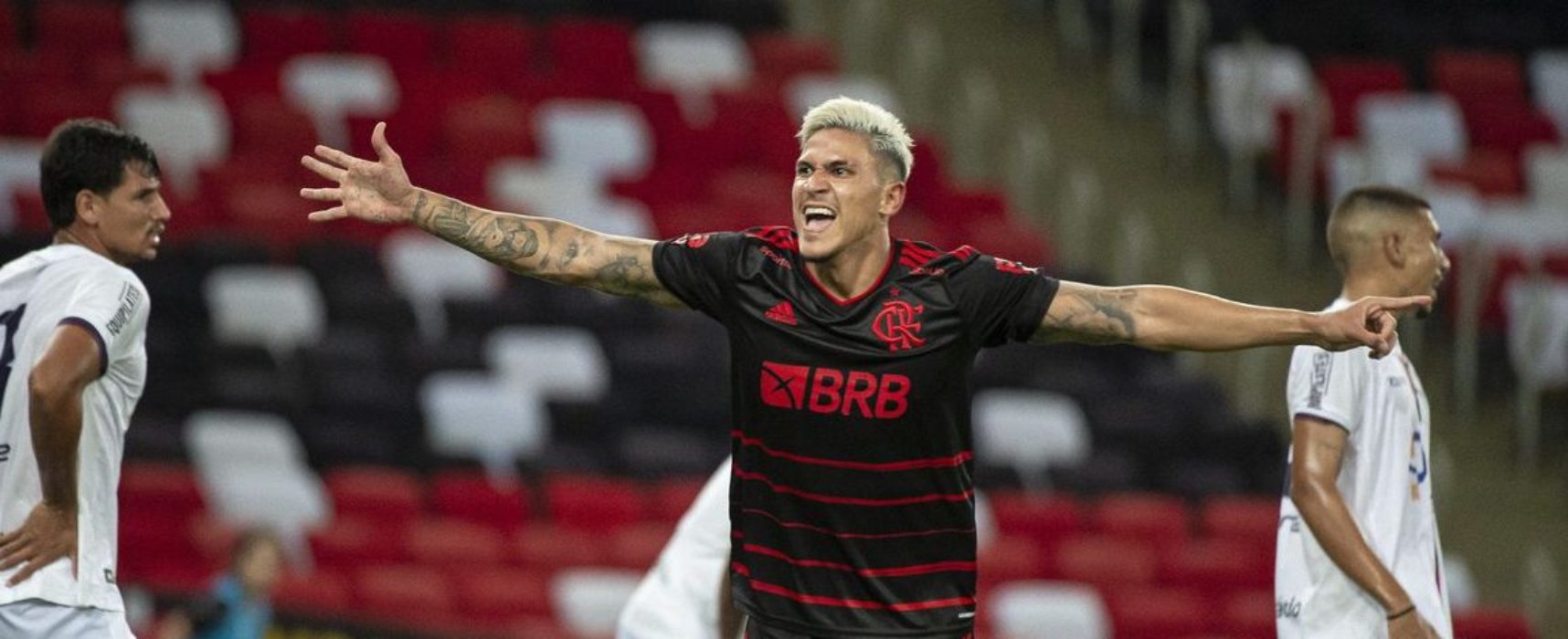 Flamengo supera Resende e assume liderança do Carioca