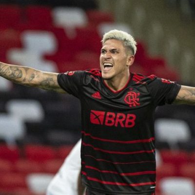 Flamengo supera Resende e assume liderança do Carioca