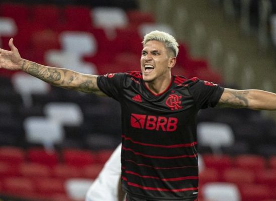 Flamengo supera Resende e assume liderança do Carioca