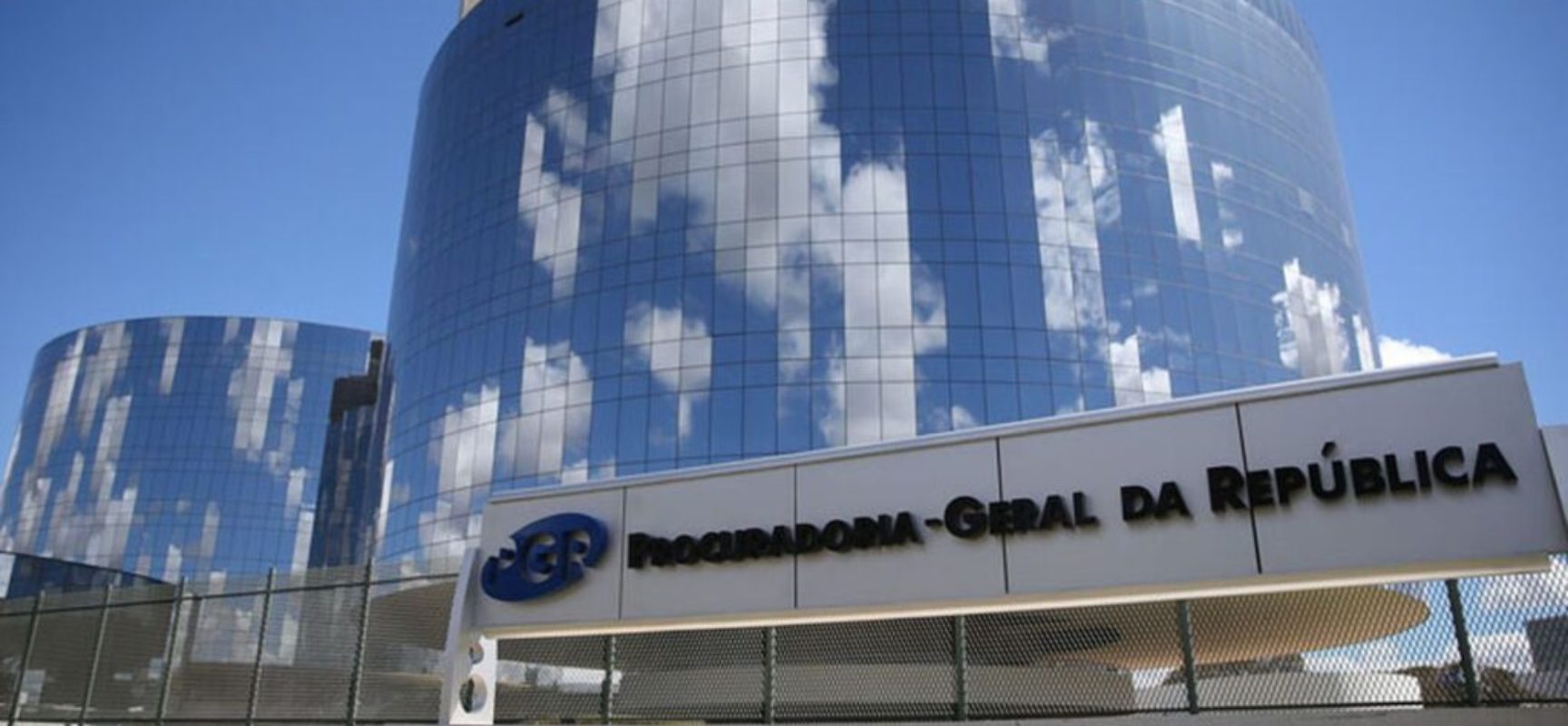 PGR entra com ações para barrar reeleições em assembleias legislativas