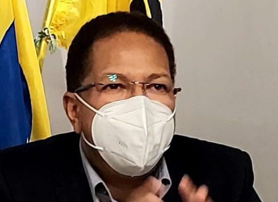 Prefeito Augusto Castro sanciona lei que concede tíquete-refeição a agentes de saúde e de endemias