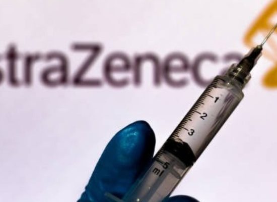 Reguladora europeia diz que benefícios da AstraZeneca superam riscos; OMS pede que países não pausem a vacinação