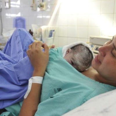 Salário-maternidade pode ser estendido para mães em caso de internação