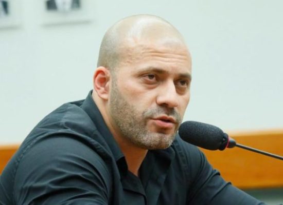 Alexandre de Moraes determina prisão domiciliar para Daniel Silveira