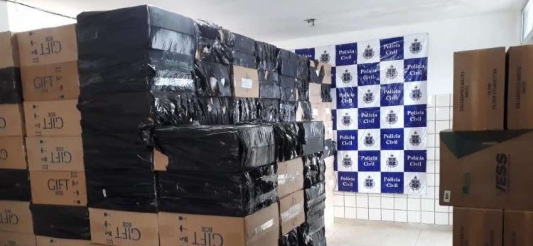 PRF apreende carga irregular de cigarros avaliada em R$ 2 milhões próximo a Brumado