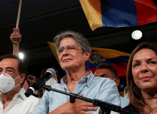 Equador: banqueiro tem vitória sobre socialista