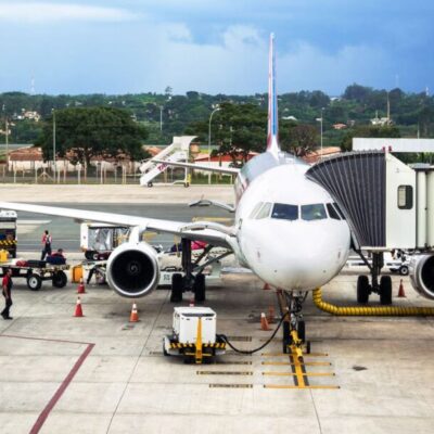 França suspende voos com origem ou destino ao Brasil por conta de variante da Covid-19