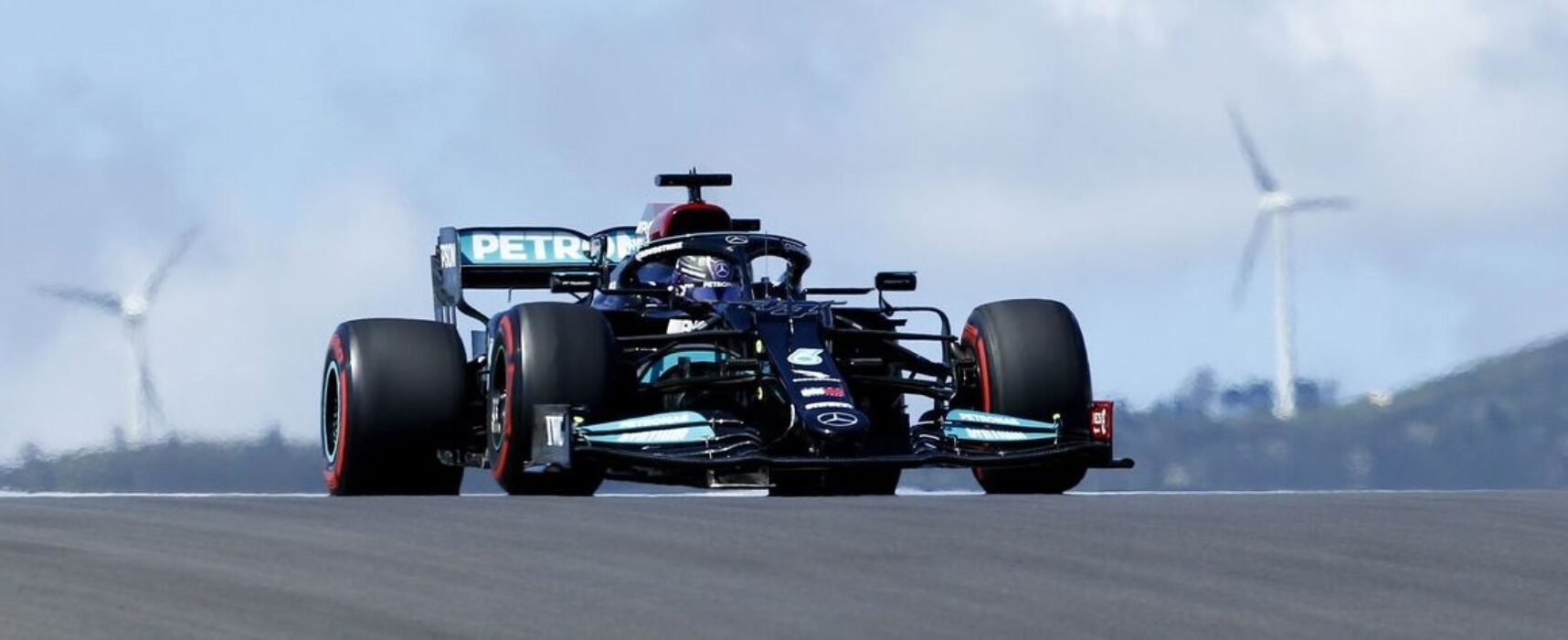 Hamilton volta a liderar em treino do GP de Portugal de Fórmula 1