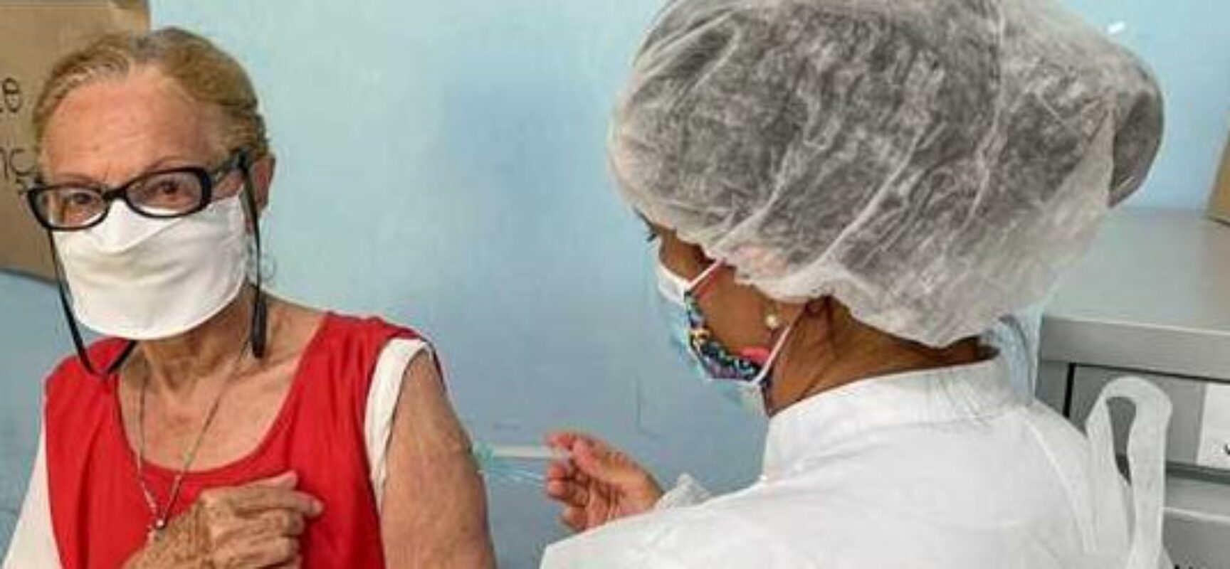Ilhéus aplica 1ª dose em pessoas com 60 anos e 2ª dose em profissionais da saúde nesta quinta (22)