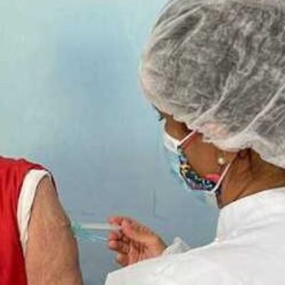 Ilhéus aplica 1ª dose em pessoas com 60 anos e 2ª dose em profissionais da saúde nesta quinta (22)
