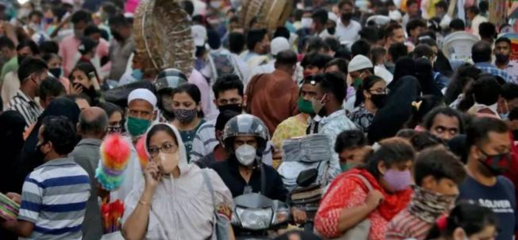 Índia bate recorde de casos e enfrenta carência de vacinas contra covid-19