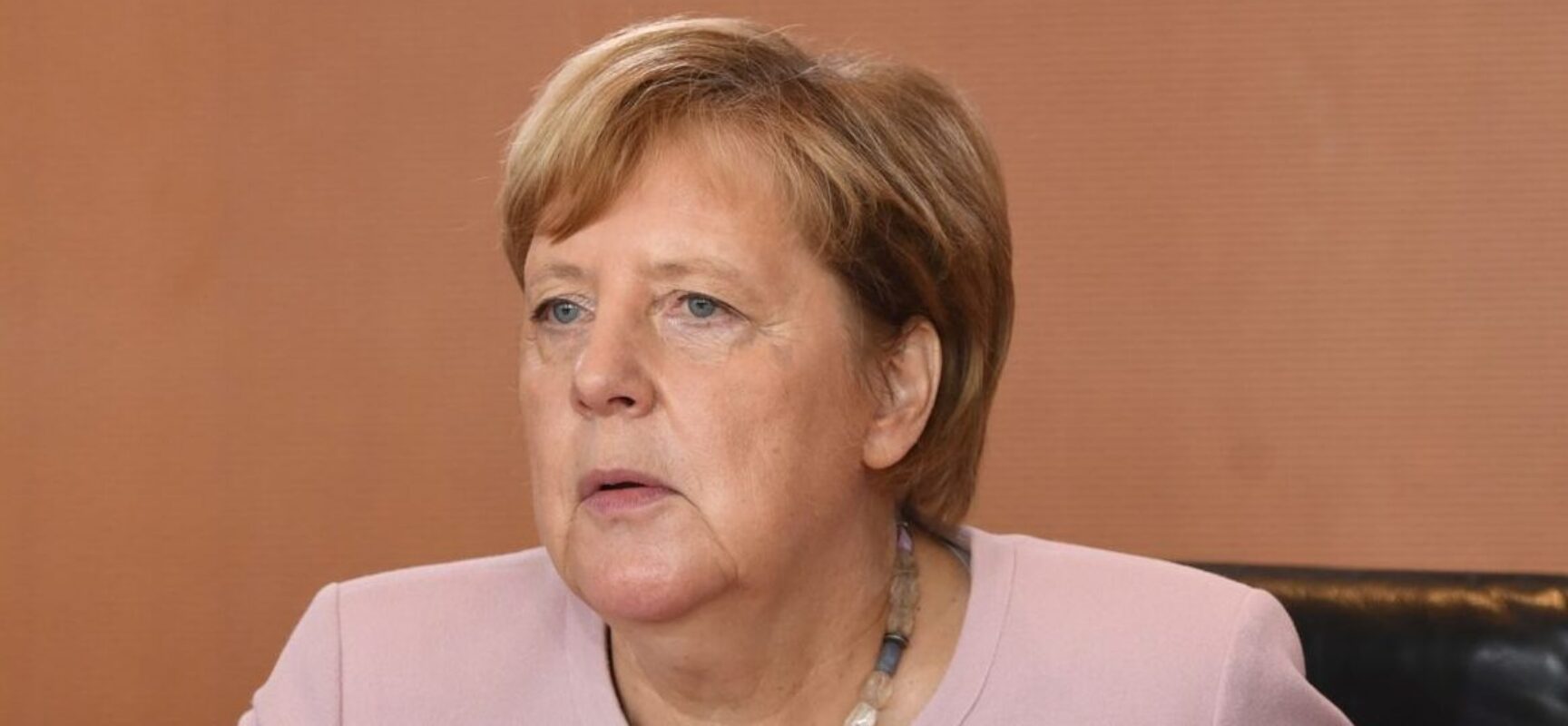 Lockdowns obrigatórios são vitais para conter covid-19, diz Merkel