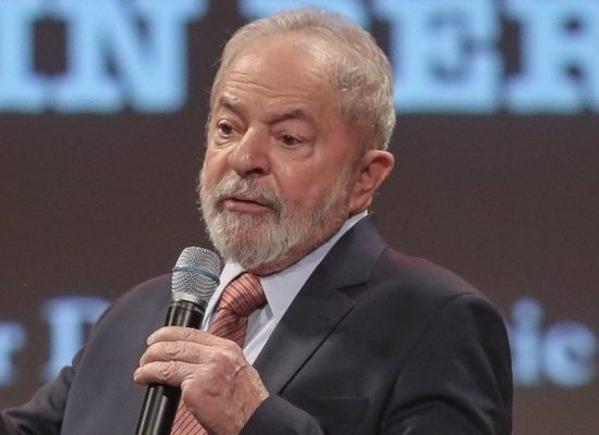 Lula admite pela primeira vez candidatura: “Serei candidato contra Bolsonaro”