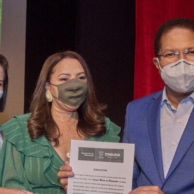 Prefeito Augusto Castro empossa novos diretores das escolas da Rede Municipal de Ensino