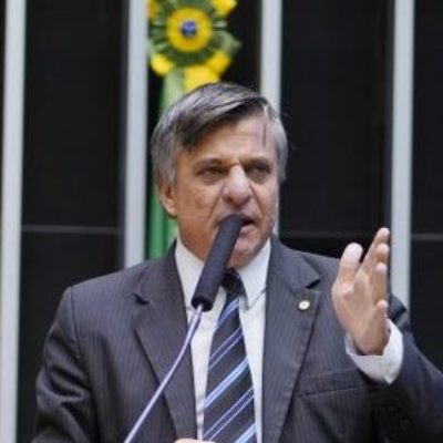Proposta concede pensão a filhos cujos pais morreram na pandemia