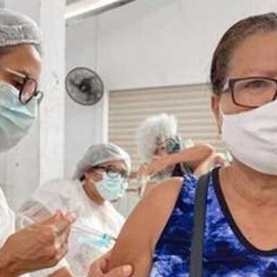 Ilhéus: Vacinação segue para pessoas com 28 anos ou mais nesta terça-feira (3); confira os locais