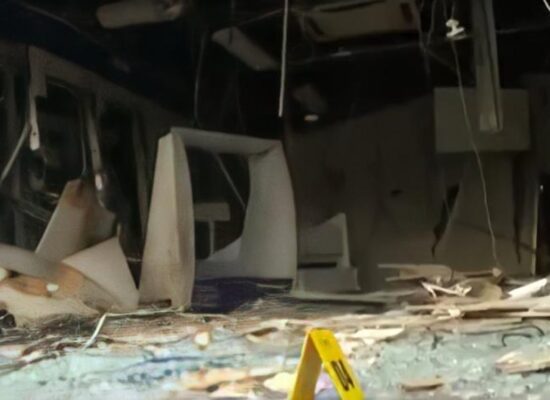 Bandidos explodem agência bancária e fazem reféns; é 23º ataque na Bahia