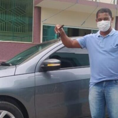 BUERAREMA: PRESIDENTE ROQUE BORGES ENTREGA CARRO ZERO KM Á CÂMARA DE VEREADORES