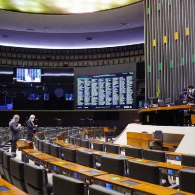 Câmara aprova MP do novo salário mínimo de R$ 1.100