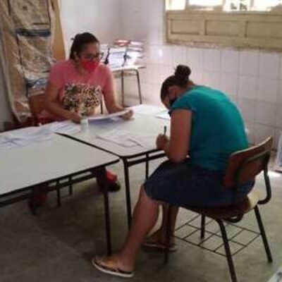 Educação: Pais entregam atividades nas escolas em Ilhéus