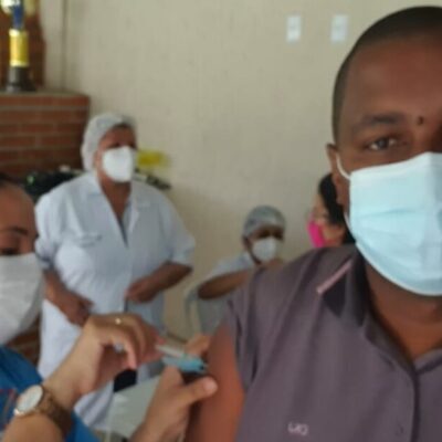 ESCUTA, ex-vice-presidente da Câmara de Ilhéus é vacinado contra o coronavírus