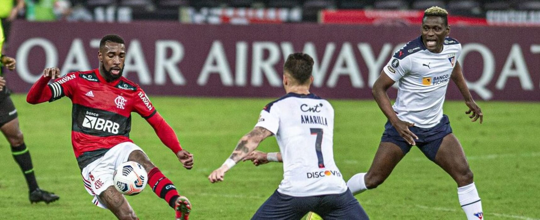 Flamengo arranca empate com LDU e se classifica na Libertadores