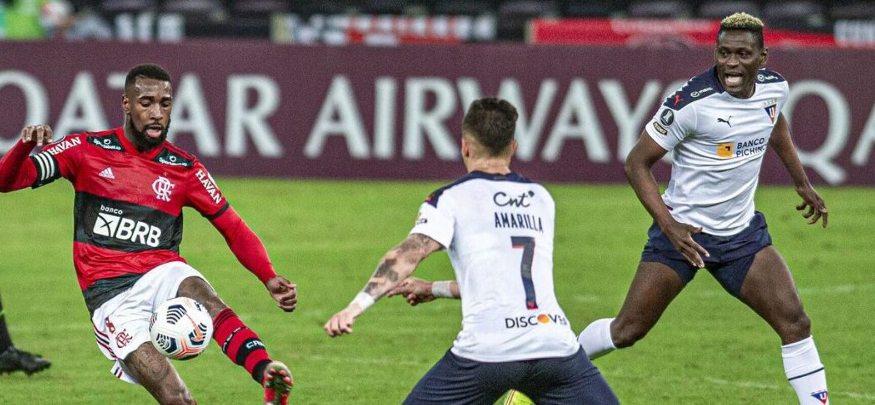 Flamengo arranca empate com LDU e se classifica na Libertadores