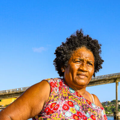 Fotolivro ‘Saberes: Flores e Frutos do Mar’ destaca histórias e desafios de marisqueiras do sul da Bahia
