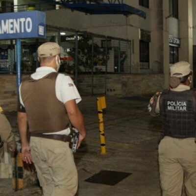 Governo prorroga toque de recolher e mantém venda de bebida alcóolica em Salvador