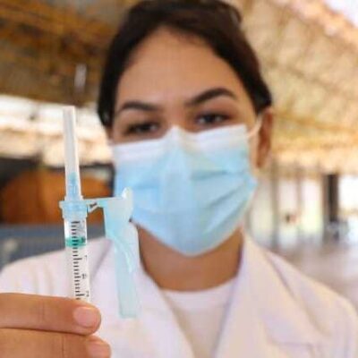 Ilhéus: Sesau vacina acadêmicos da área de saúde nesta terça-feira (1º)