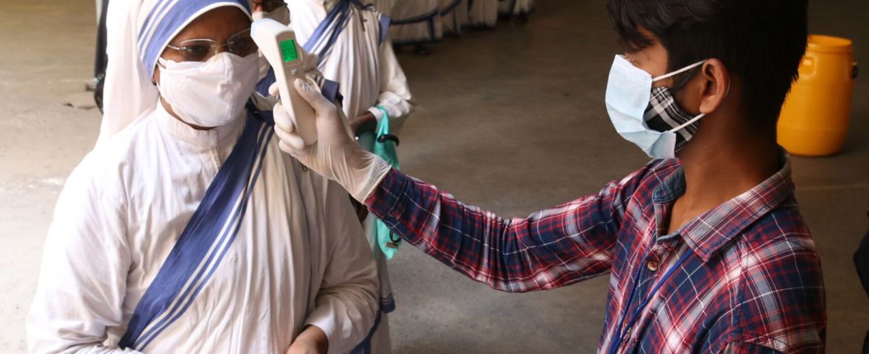 Índia abre mão de testes de vacinas para ampliar imunização