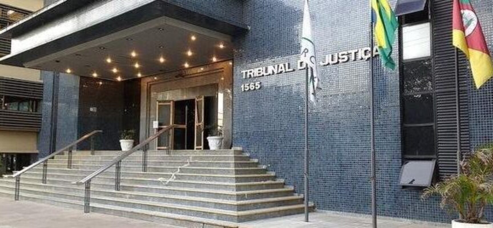 LIBERDADE DE CRÍTICA: Reproduzir notícia de outro veículo não gera danos