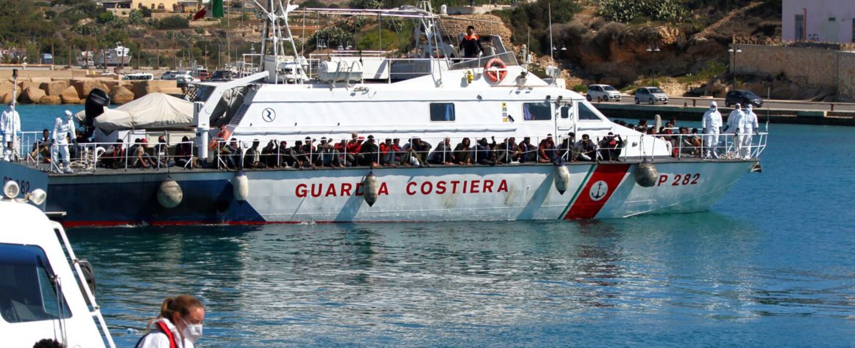 Mais de 2 mil migrantes chegam a Lampedusa em 24 horas