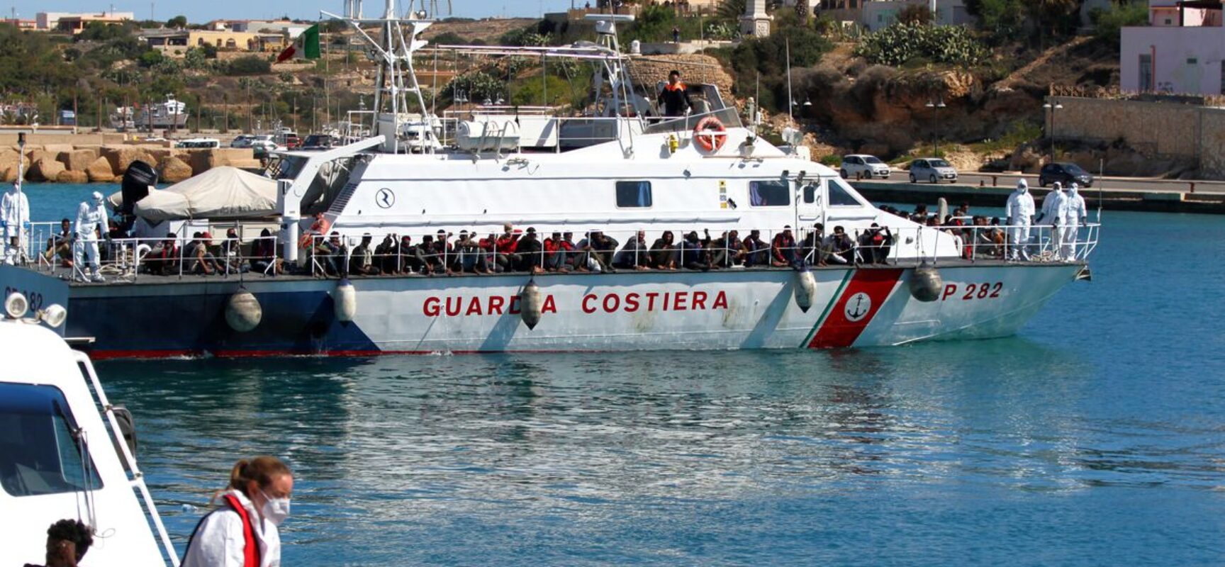 Mais de 2 mil migrantes chegam a Lampedusa em 24 horas