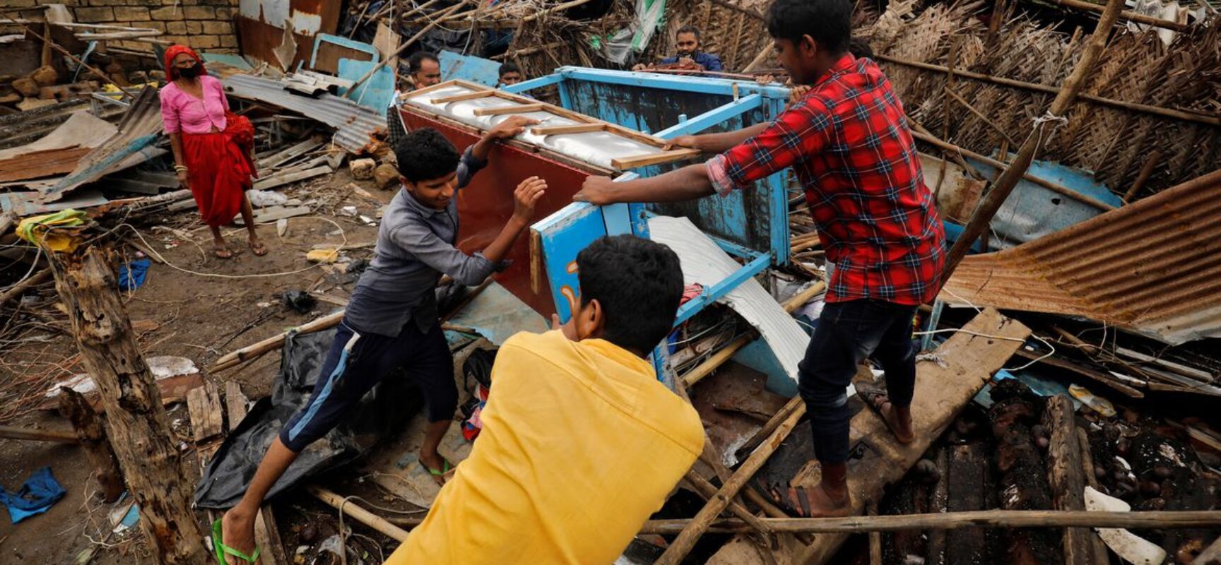 Marinha da Índia busca 80 desaparecidos no mar após ciclone devastador